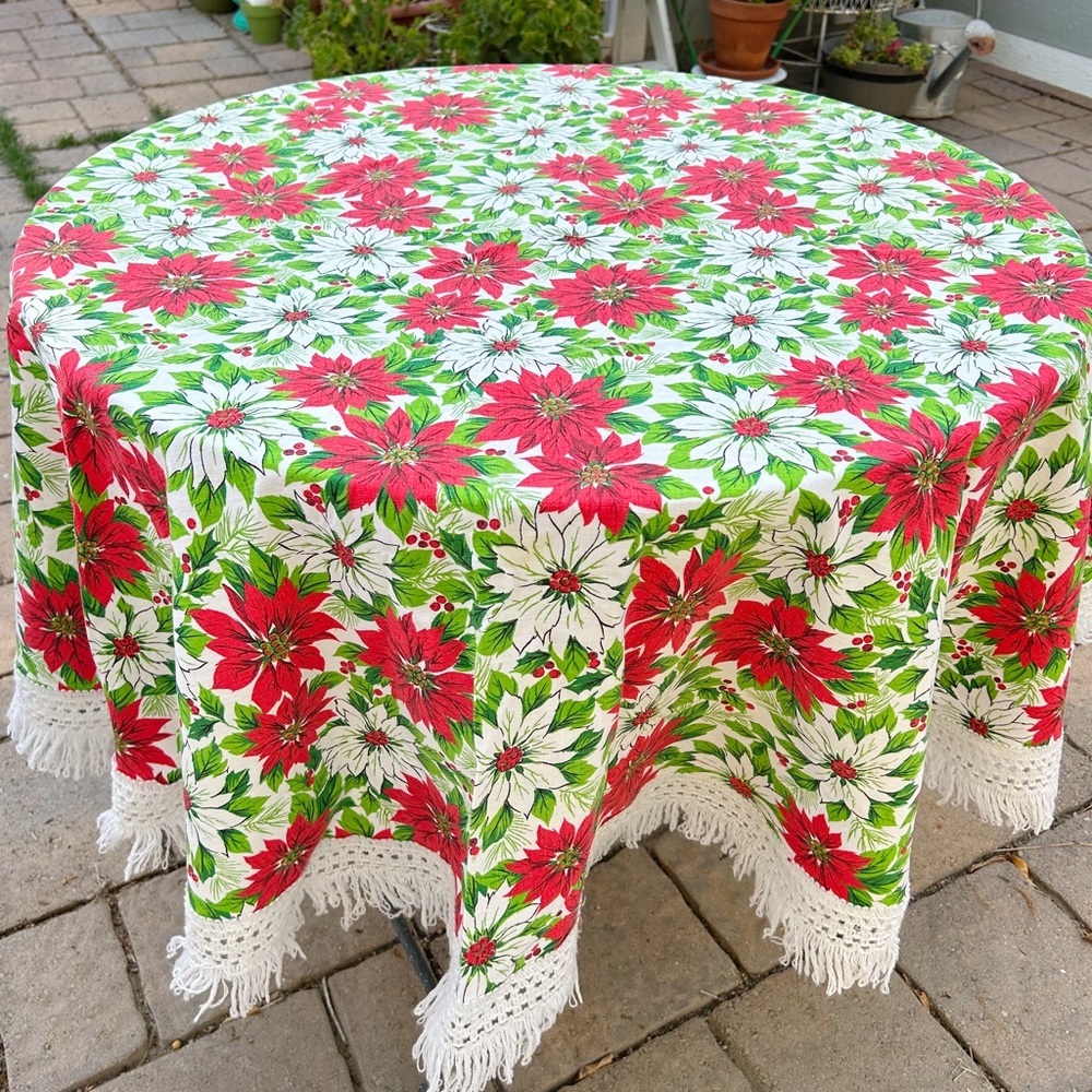 Vintage Christmas Poinsettia Round Fringe Tablecloth Linen Cloth Holiday 31”